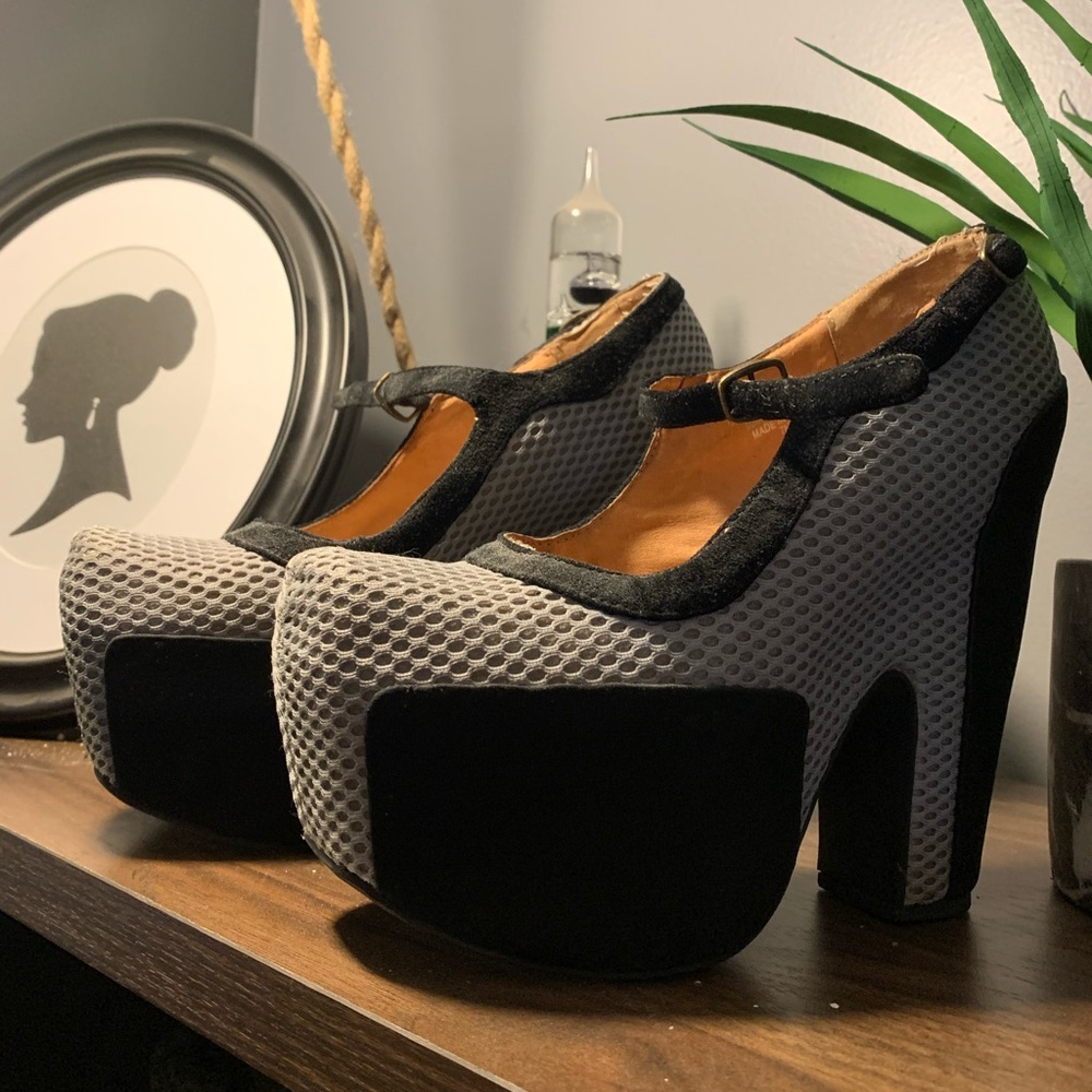 Jeffrey Campbell “Stunner”